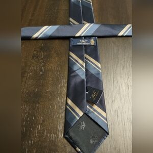 NWT 100% silk Brooks Brothers Tie